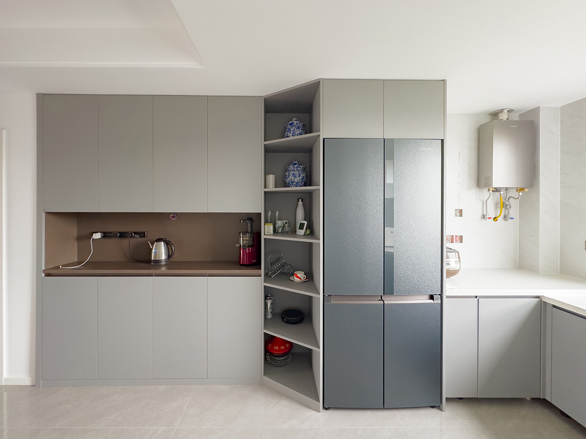 簡(jiǎn)約灰調(diào)構(gòu)筑實(shí)用空間雅致且井然