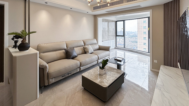 現(xiàn)代簡(jiǎn)約風(fēng)天花板！淺色系+落地窗通透感絕了