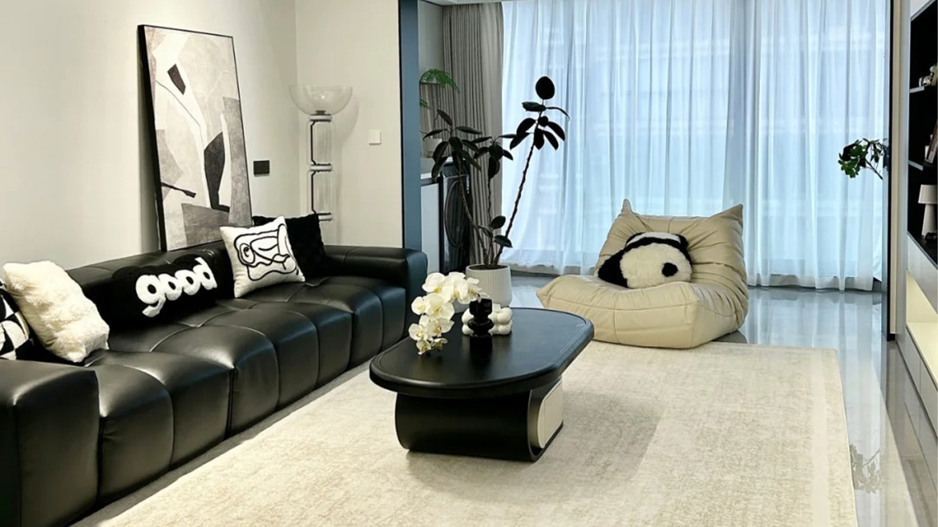 簡(jiǎn)約風(fēng)空間詩(shī)篇，中性色調(diào)與隱藏?zé)魩У姆諊缹W(xué)