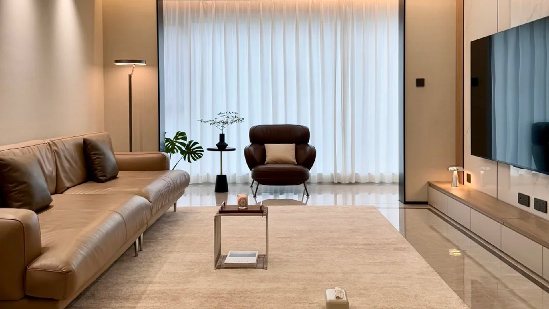 現(xiàn)代簡(jiǎn)約風(fēng)案例 | 開(kāi)闊布局與自然光線的詩(shī)意交融